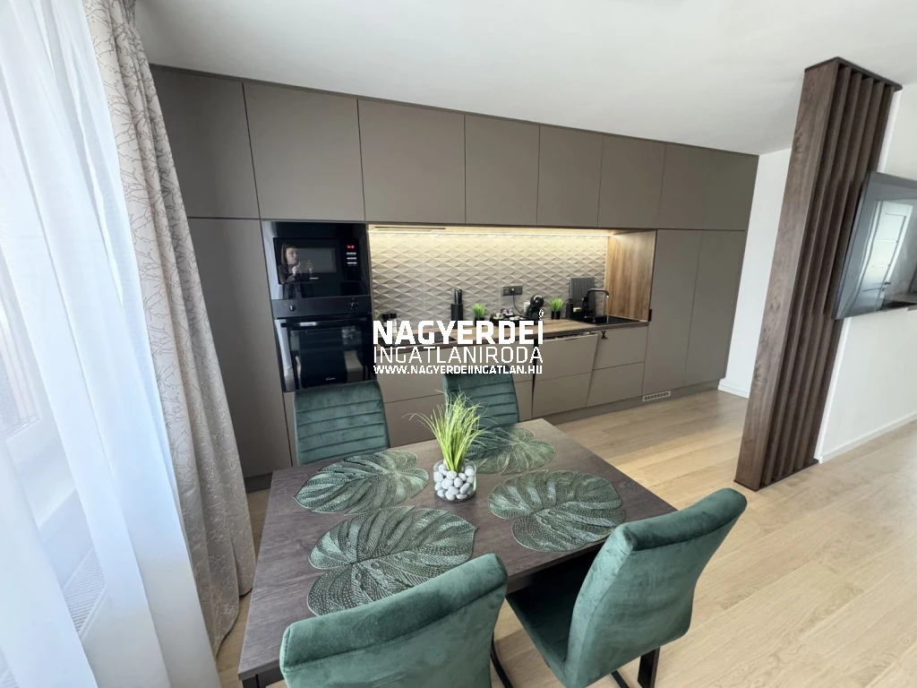 c3-1-name c2-19-name, Debrecen, Belváros