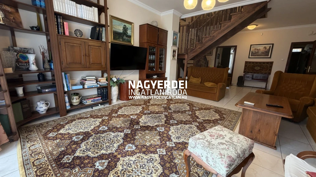 c3-1-name c2-1-name, Püspökladány