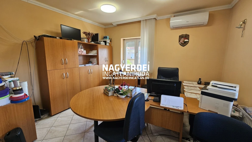 Eladó 236 m2 családi ház, Debrecen