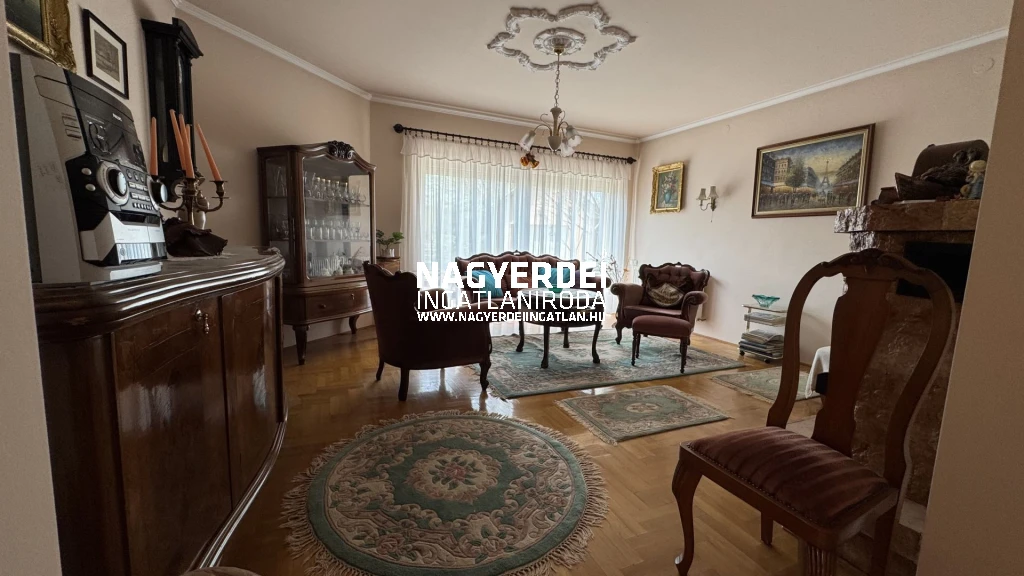 c3-1-name c2-1-name, Debrecen, Falóger