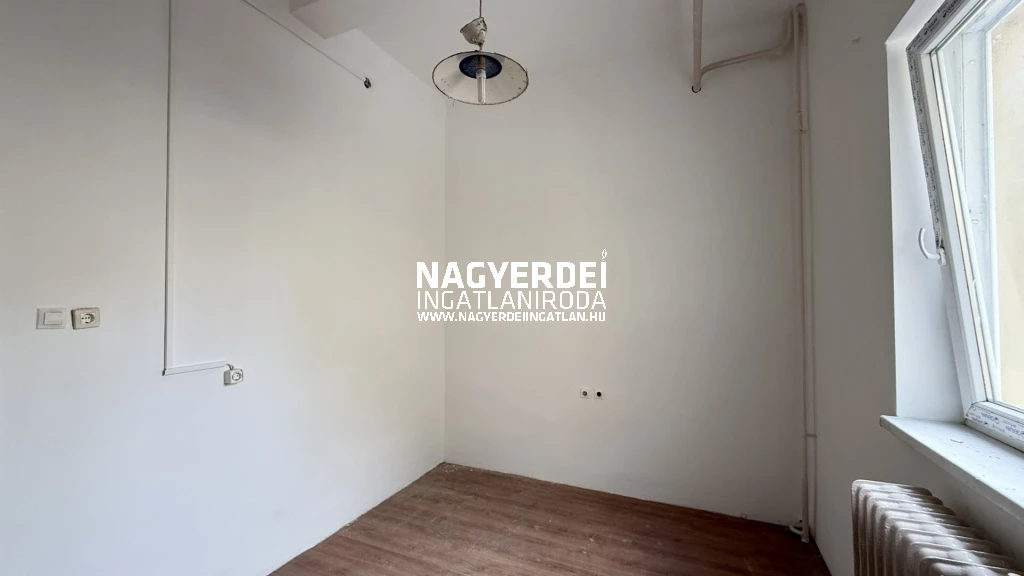 c3-2-name c2-68-name, Debrecen, Burgundia