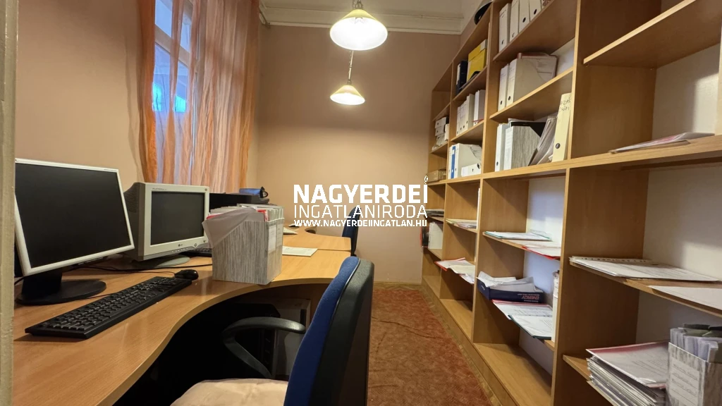 c3-1-name c2-82-name, Debrecen, Péterfia