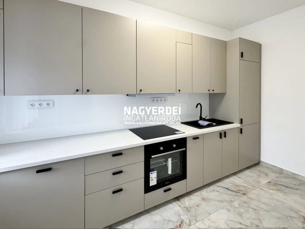 Kiadó 90 m2 új építésű családi ház, Hajdúböszörmény