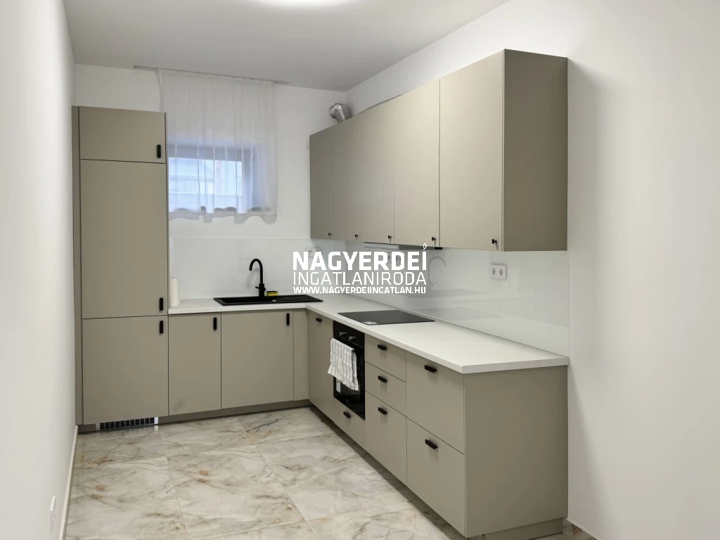 Kiadó 88 m2 új építésű családi ház, Hajdúböszörmény