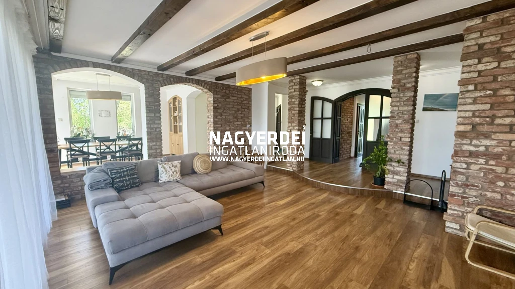 Eladó 182 m2 családi ház, Debrecen