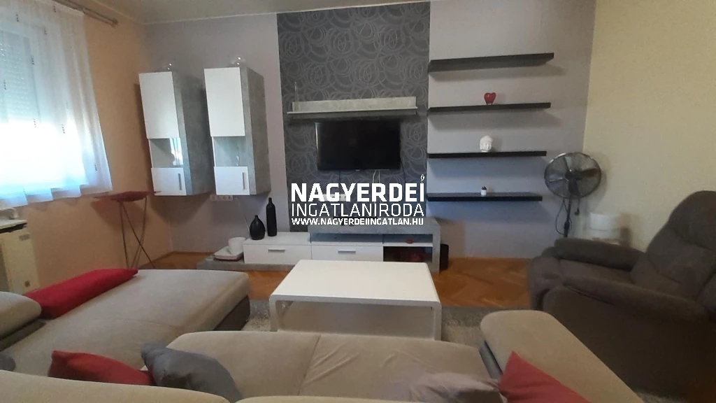 Eladó harmadik emeleti erkélyes lakás Debrecen-Nagyerdőn!