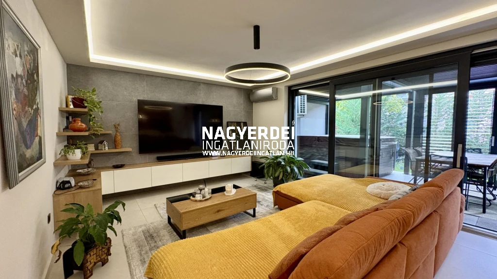 Eladó 185 m2 sorház, Debrecen