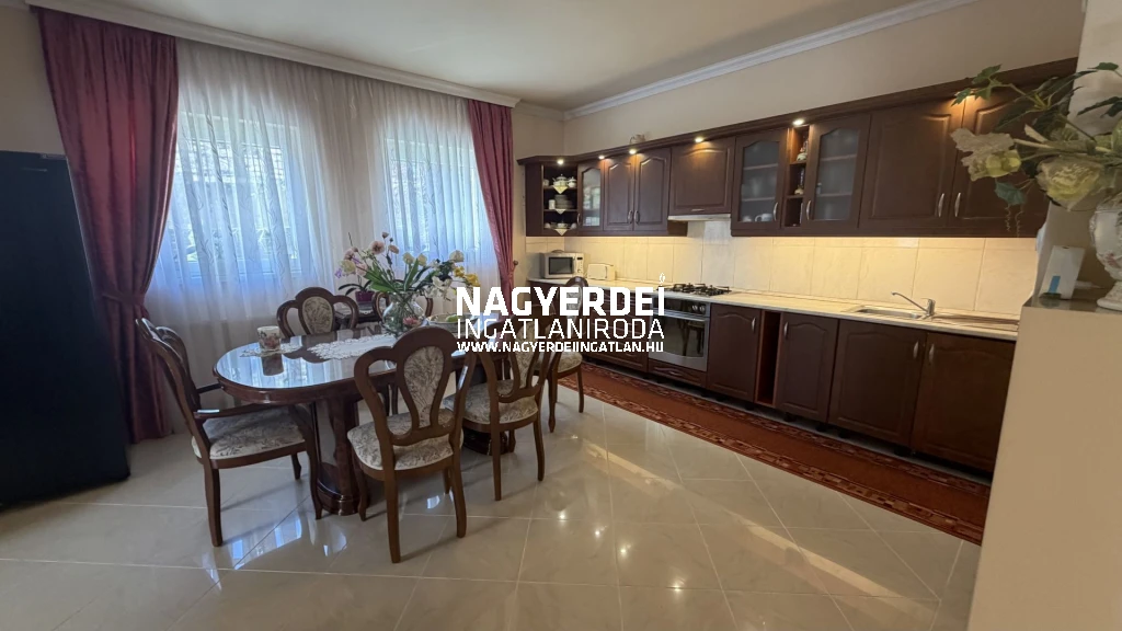 Eladó 135 m2 családi ház, Debrecen