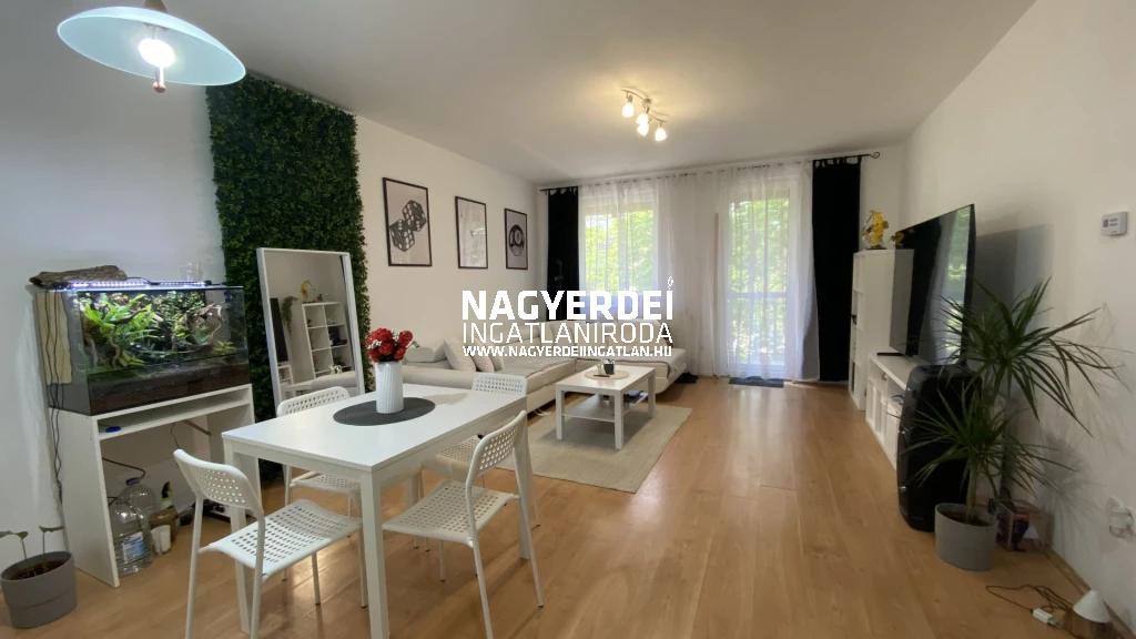 Eladó 71 m2 tégla lakás, Debrecen