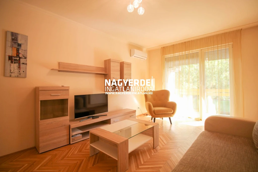 c3-2-name c2-19-name, Debrecen, Nagyerdő
