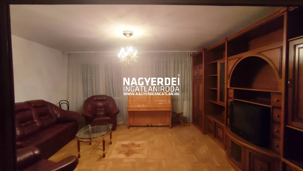 c3-2-name c2-82-name, Debrecen, Akadémiakert