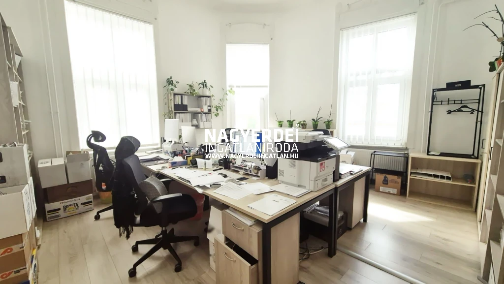 Eladó 140 m2 iroda, Debrecen