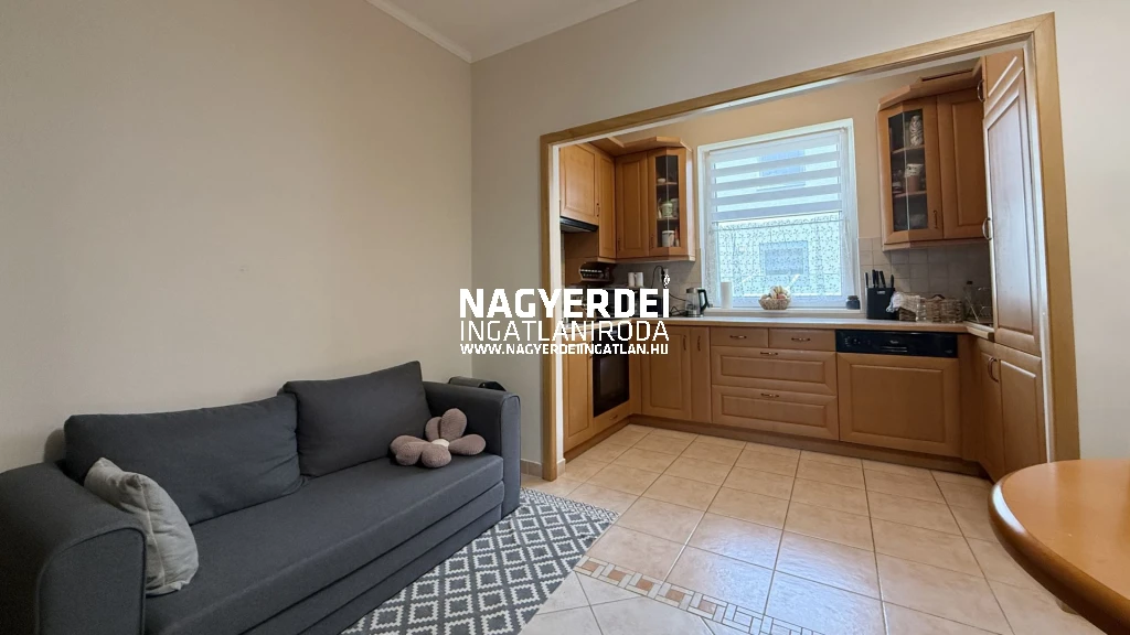 Eladó 66 m2 tégla lakás, Debrecen