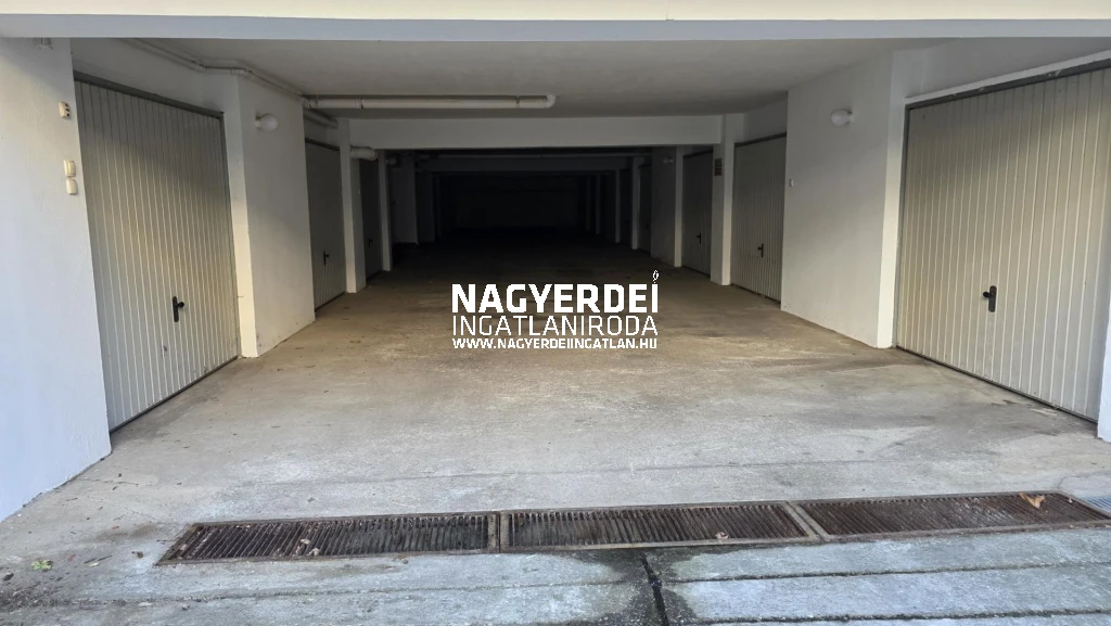 Eladó 20 m2 egyedi garázs, Debrecen