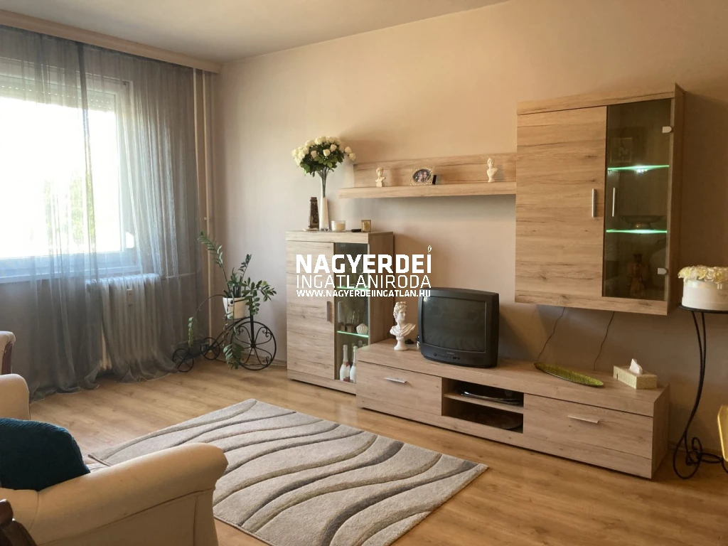 Eladó 71 m2 panel lakás, Debrecen