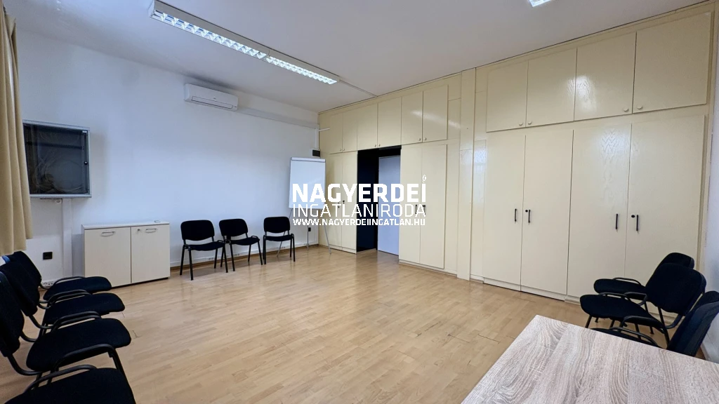 Kiadó 35 m2 iroda irodaházban, Debrecen