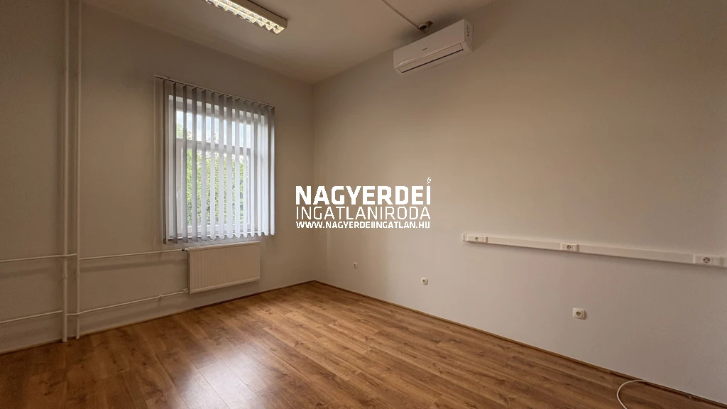 Kiadó 19 m2 iroda irodaházban, Debrecen