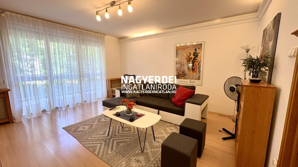 Kiadó 100 m2 tégla lakás, Debrecen
