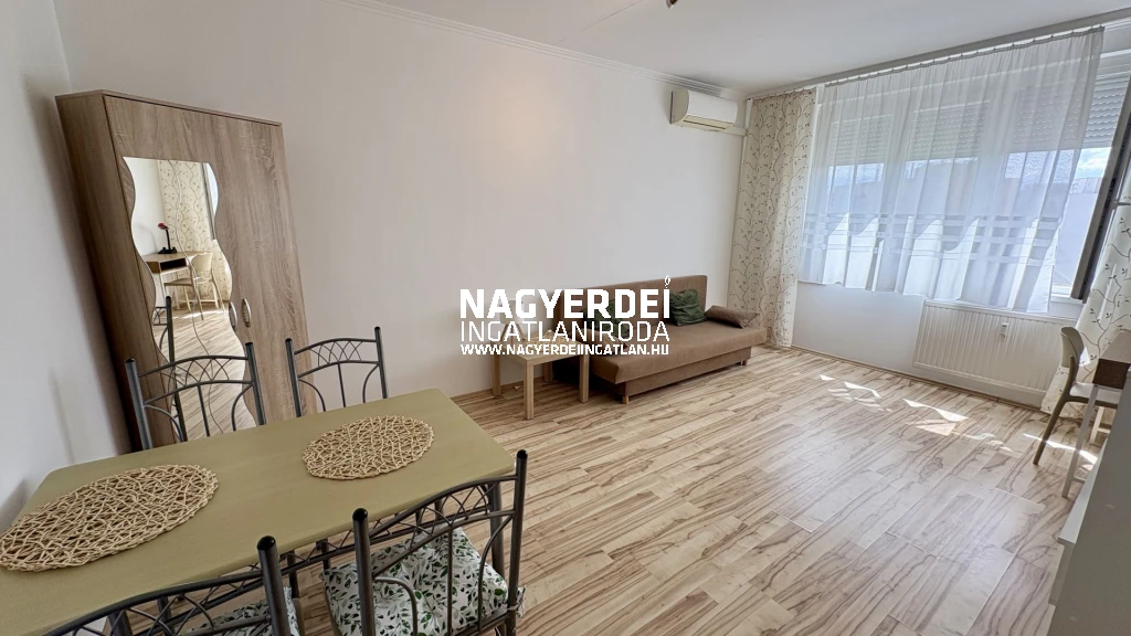 Kiadó 35 m2 panel lakás, Debrecen
