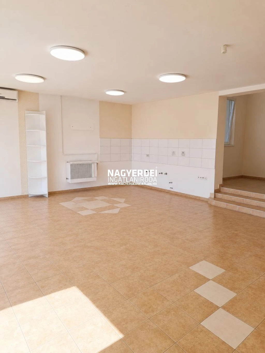Eladó 110 m2 üzlethelyiség, Debrecen