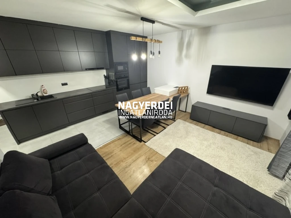 Kiadó 43 m2 tégla lakás, Debrecen