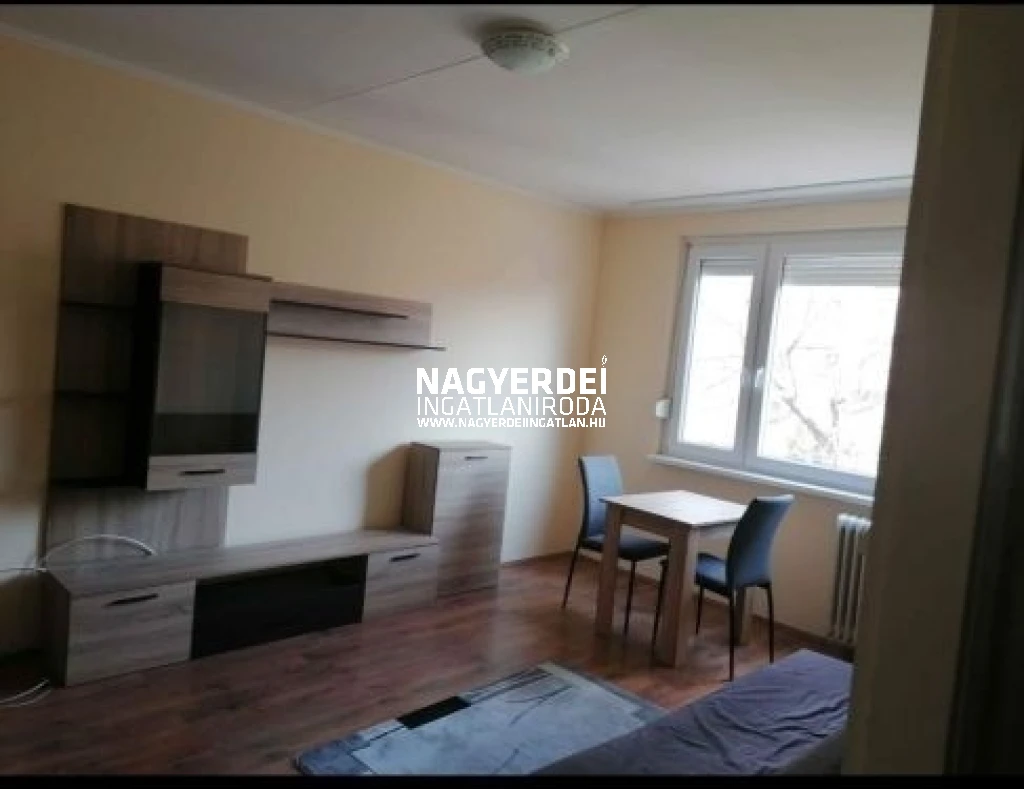 Kiadó 35 m2 panel lakás, Debrecen