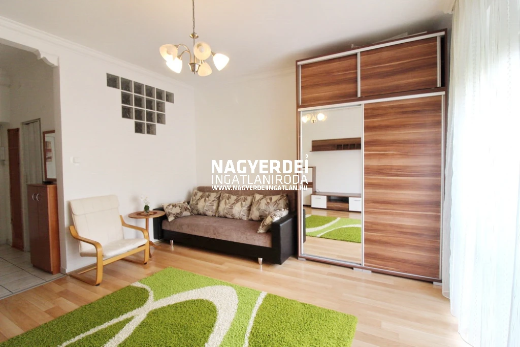 Kiadó 28 m2 tégla lakás, Debrecen