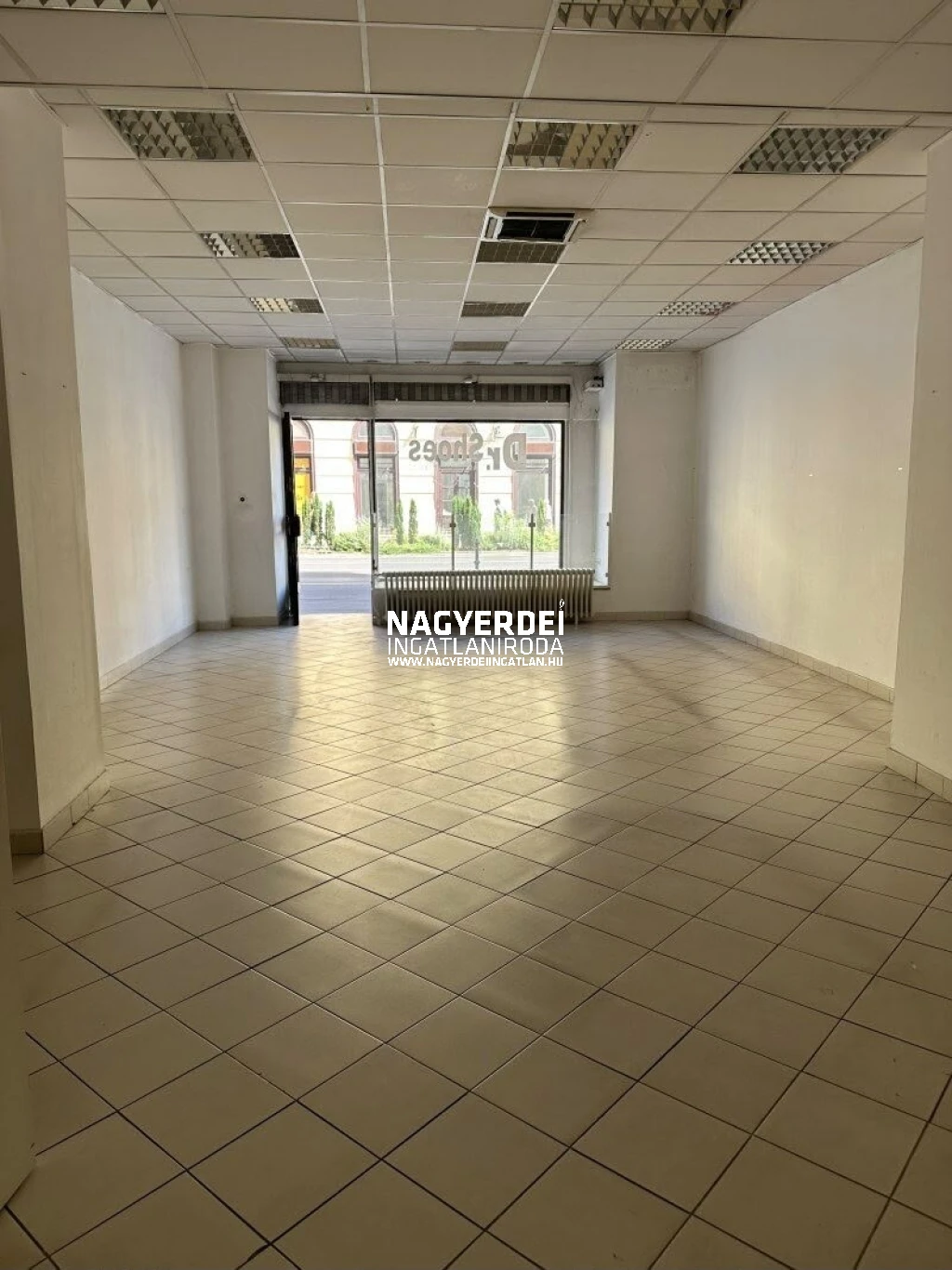Kiadó 69 m2 üzlethelyiség, Debrecen