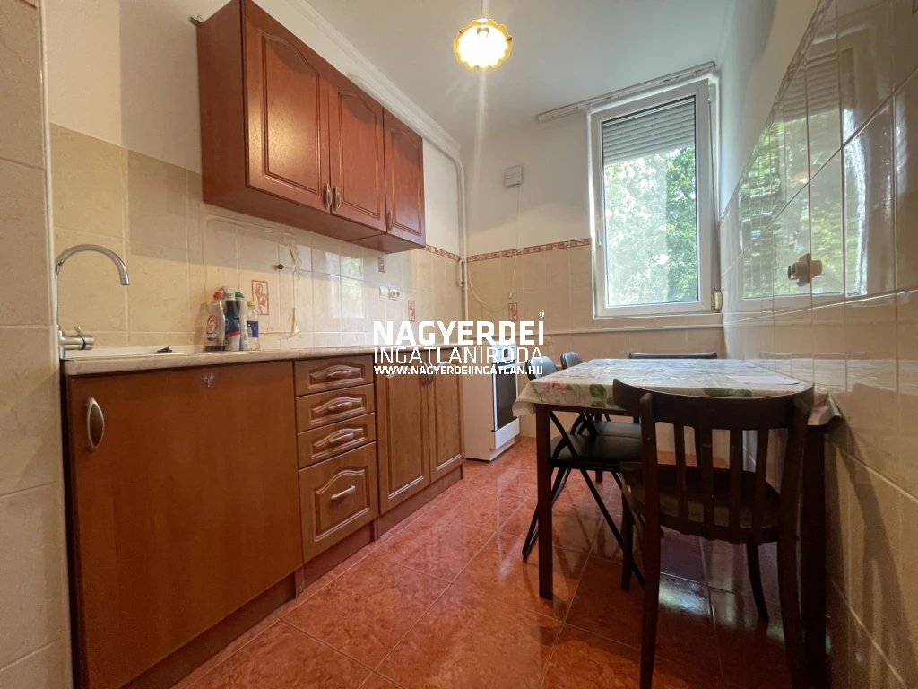 Kiadó 50 m2 tégla lakás, Debrecen