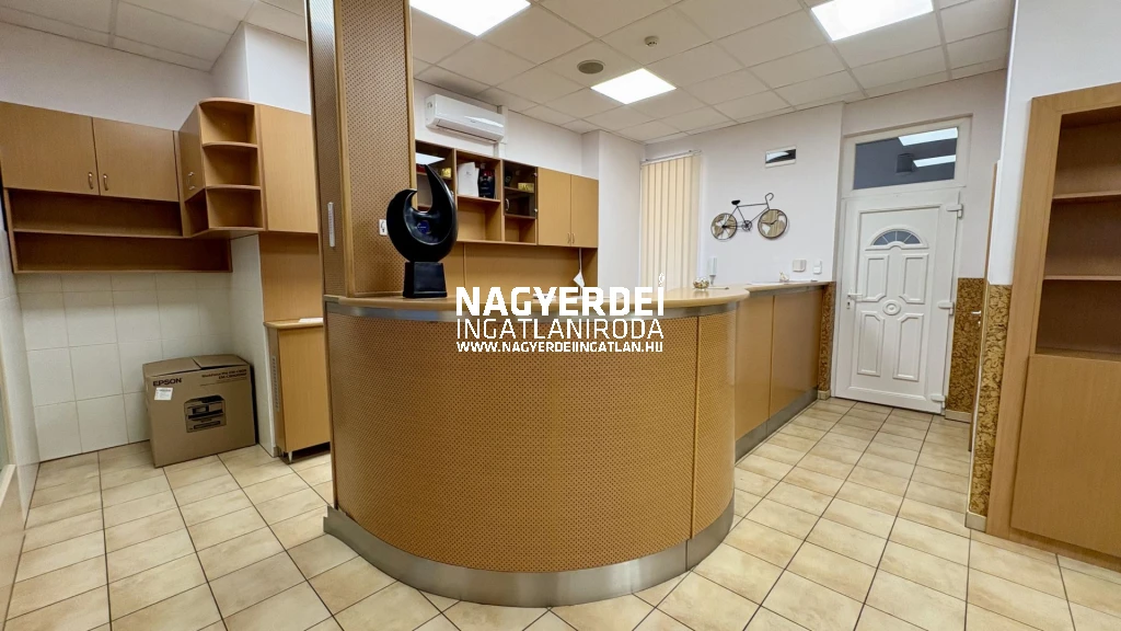 Kiadó 126 m2 új építésű iroda irodaházban, Debrecen