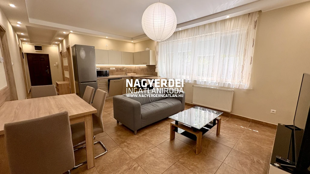 Kiadó 85 m2 tégla lakás, Debrecen