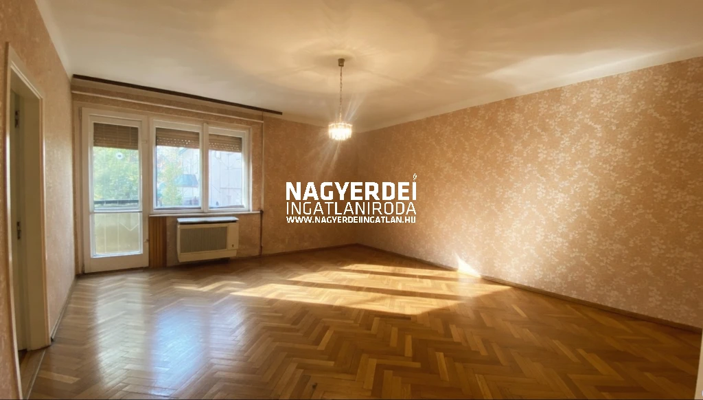 Debrecenben, az EGYETEM mellett, 66 m2-es, magasföldszinti, FELÚJÍTANDÓ téglalakás ELADÓ !