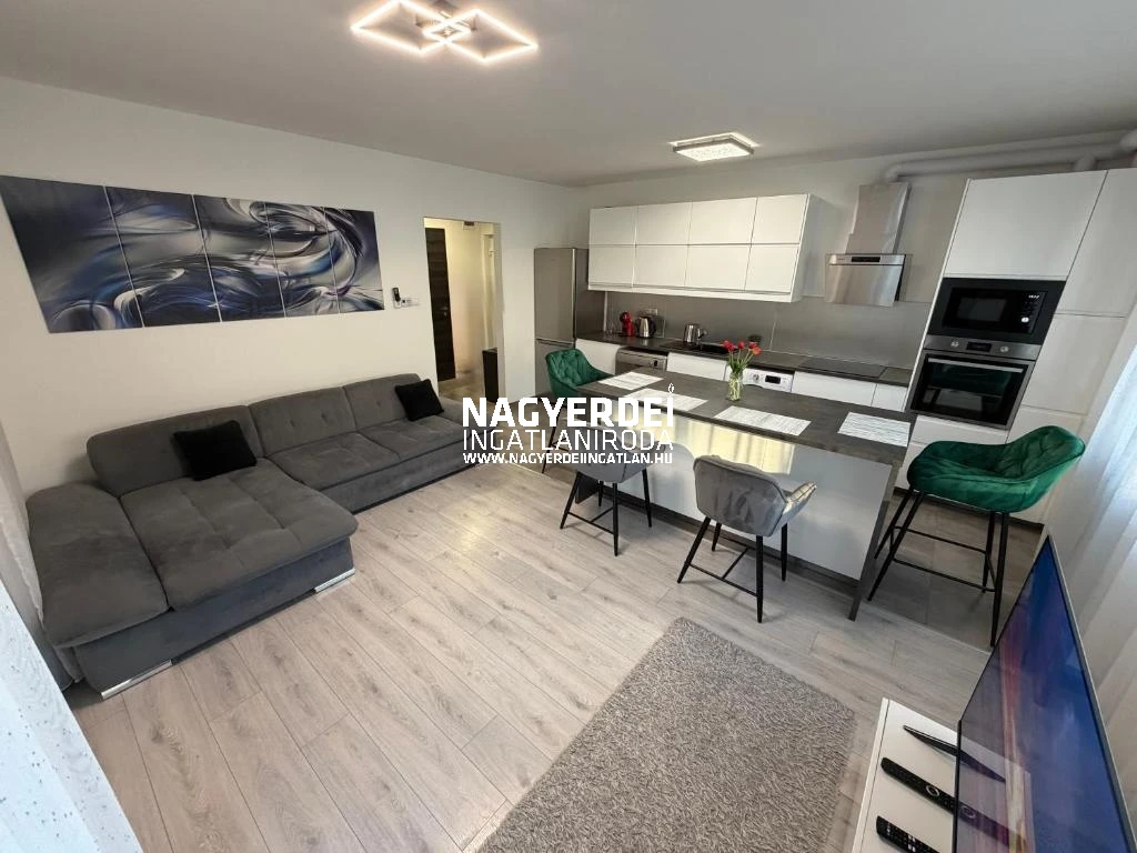 Kiadó 43 m2 tégla lakás, Hajdúszoboszló