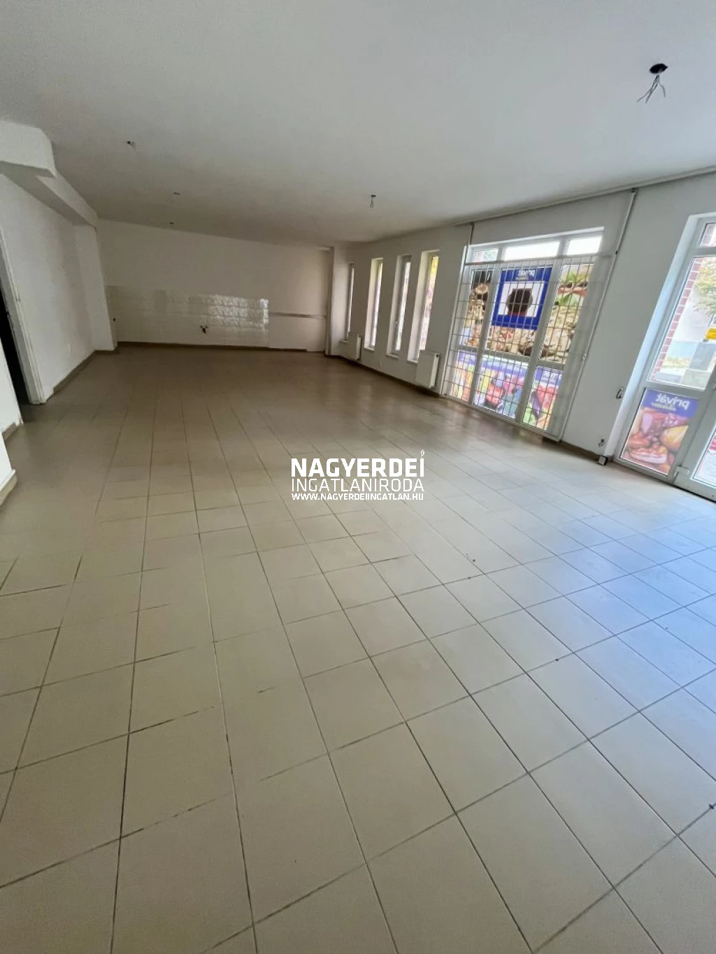 Kiadó 100 m2 új építésű üzlethelyiség, Debrecen