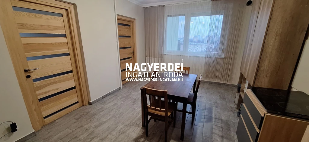Eladó 71 m2 panel lakás, Debrecen