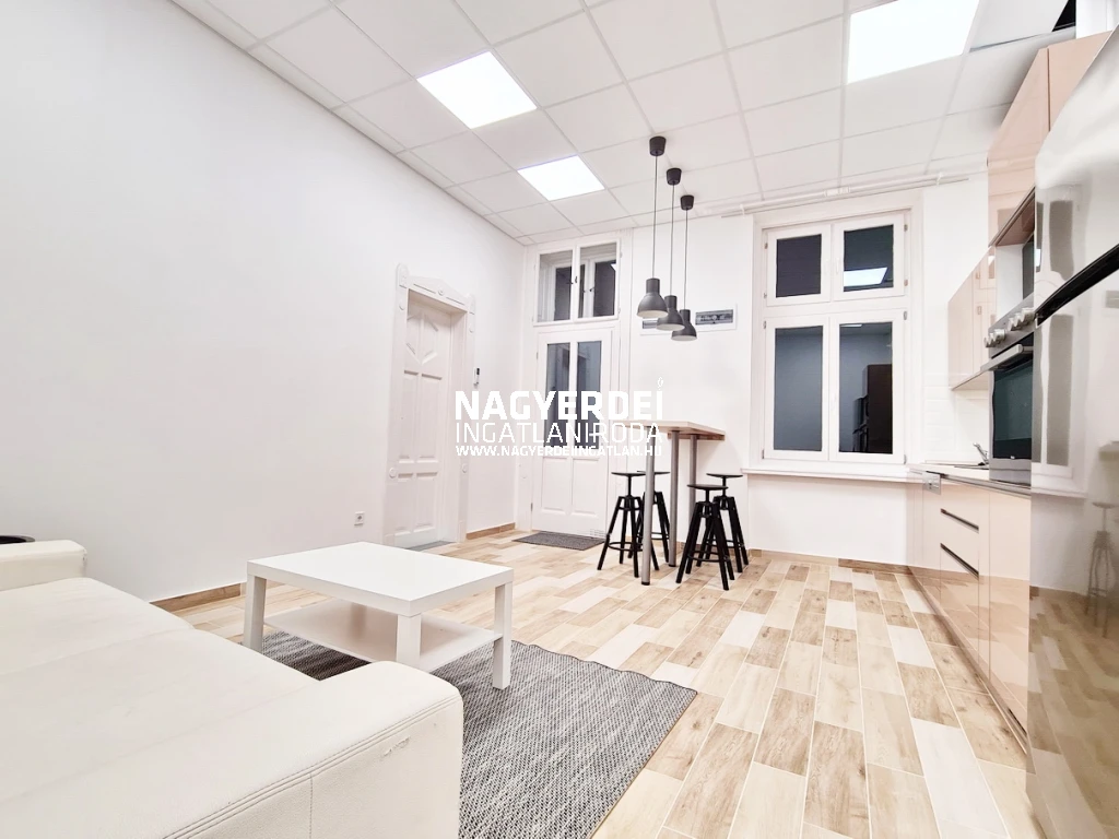 Eladó 140 m2 tégla lakás, Debrecen
