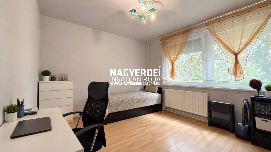 Kiadó 54 m2 panel lakás, Debrecen