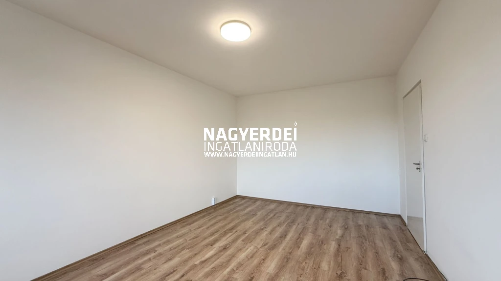 Kiadó 36 m2 panel lakás, Debrecen