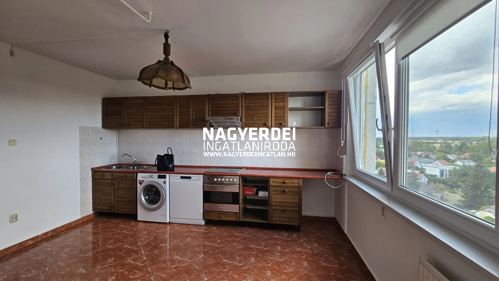 PANORÁMA AZ ÚJKERTBEN – ERKÉLYES LAKÁS ELADÓ