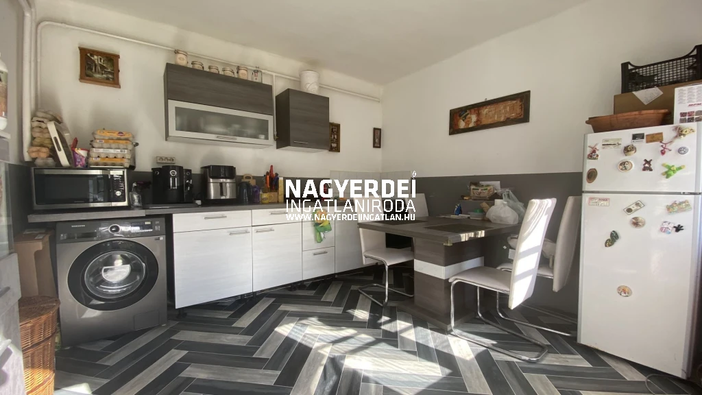 c3-1-name c2-1-name, Debrecen, Pallag