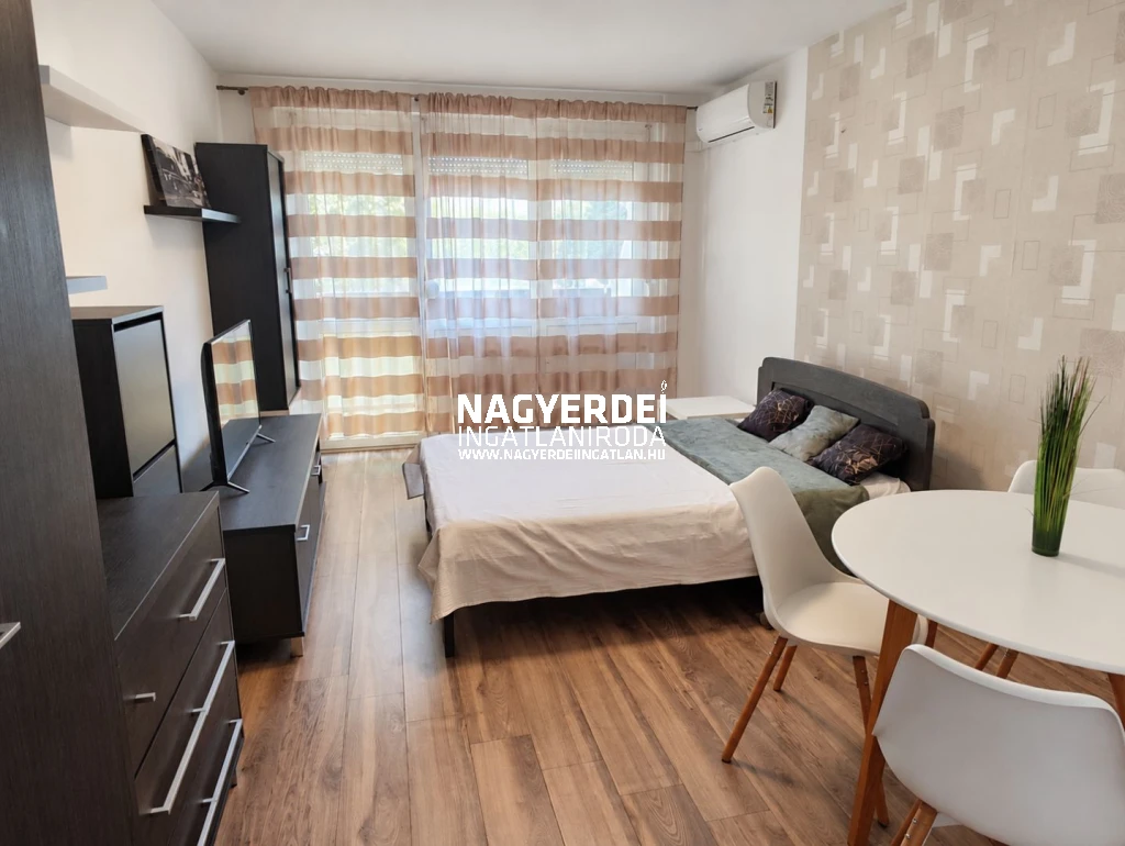 Eladó 29 m2 panel lakás, Debrecen