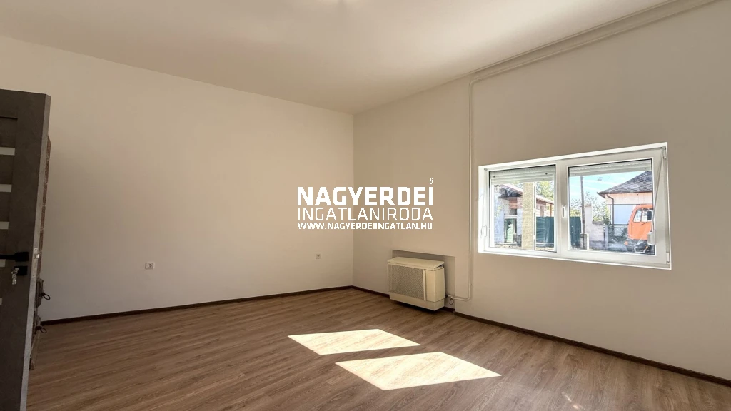 Kiadó 1 m2 családi ház, Hajdúszovát