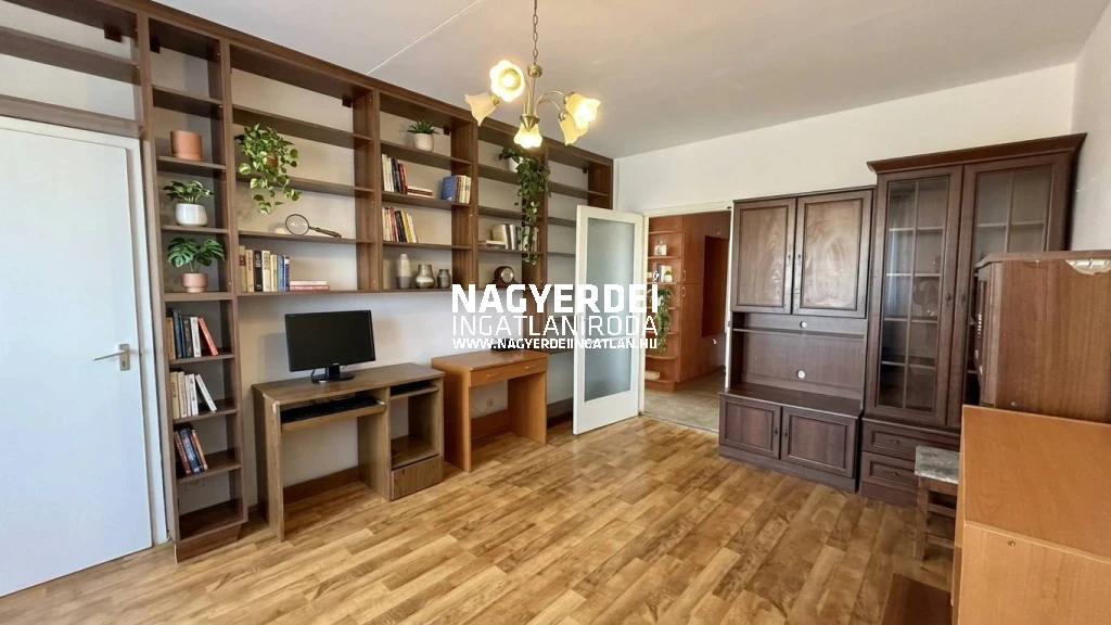 Eladó 62 m2 panel lakás, Debrecen