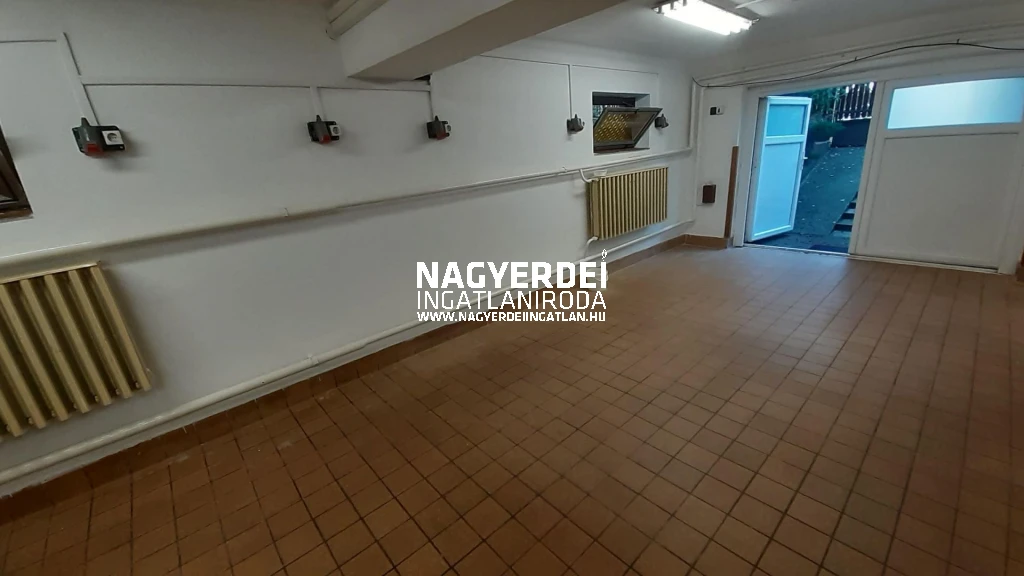 Kiadó 72 m2 üzlethelyiség, Debrecen