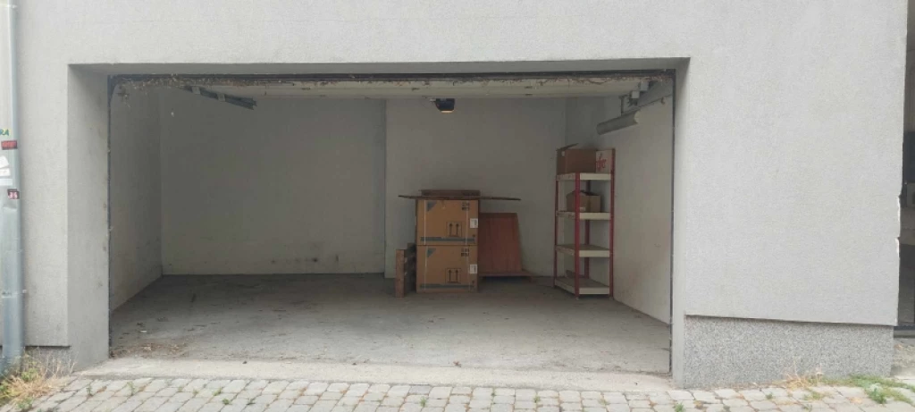 Eladó egyedi garázs, Pécs, Budai-város