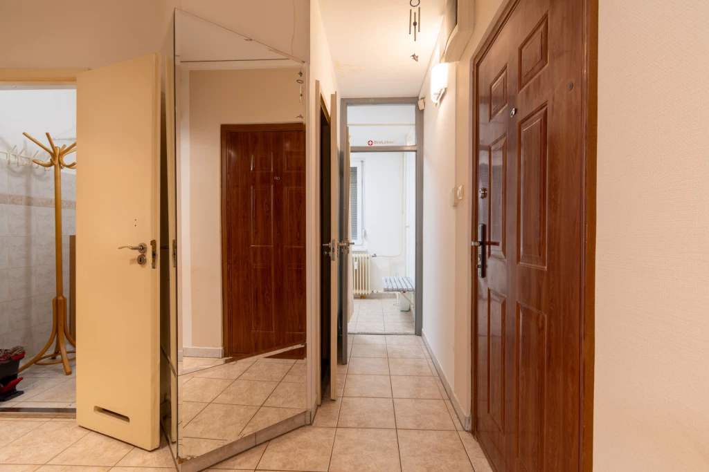 Földszinti lakás üzleti lehetőséggel eladó