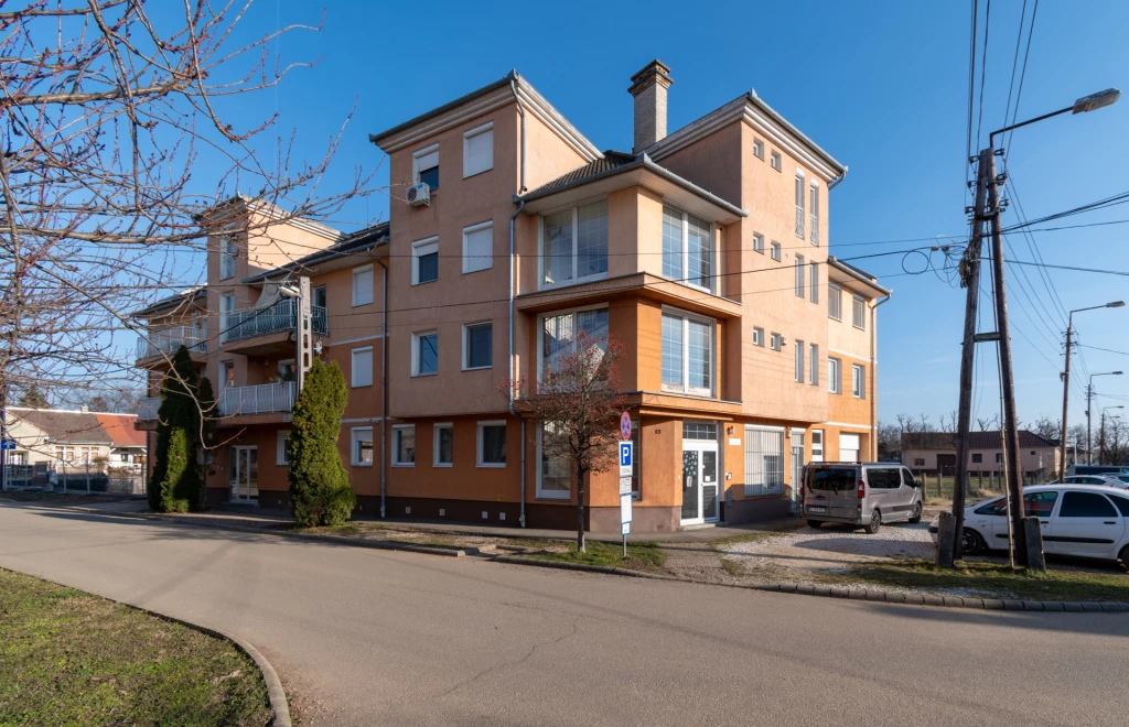 Debrecen belvárosi 6 szobás lakás eladó