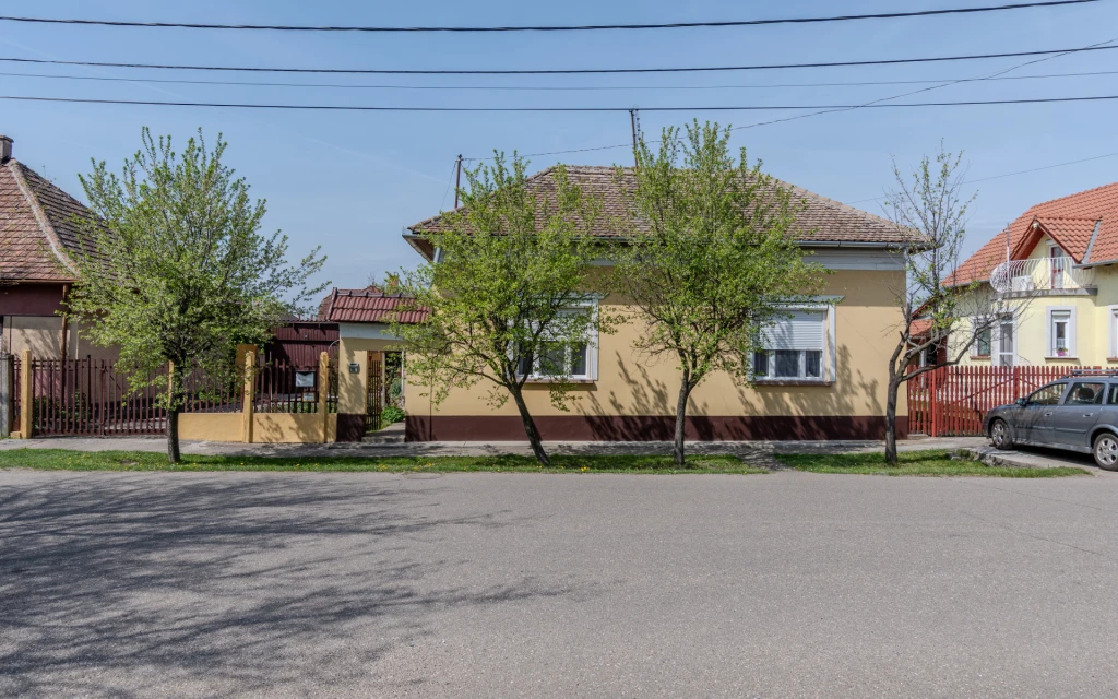 c3-1-name c2-1-name, Püspökladány, Belváros