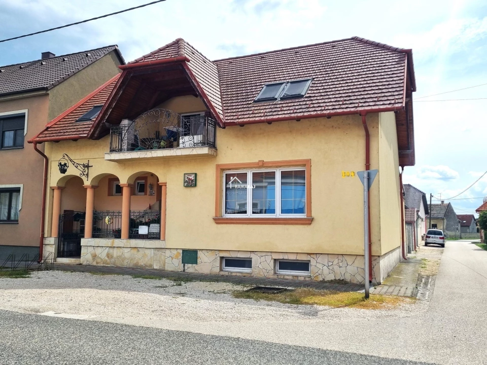 Eladó családi ház, Rajka