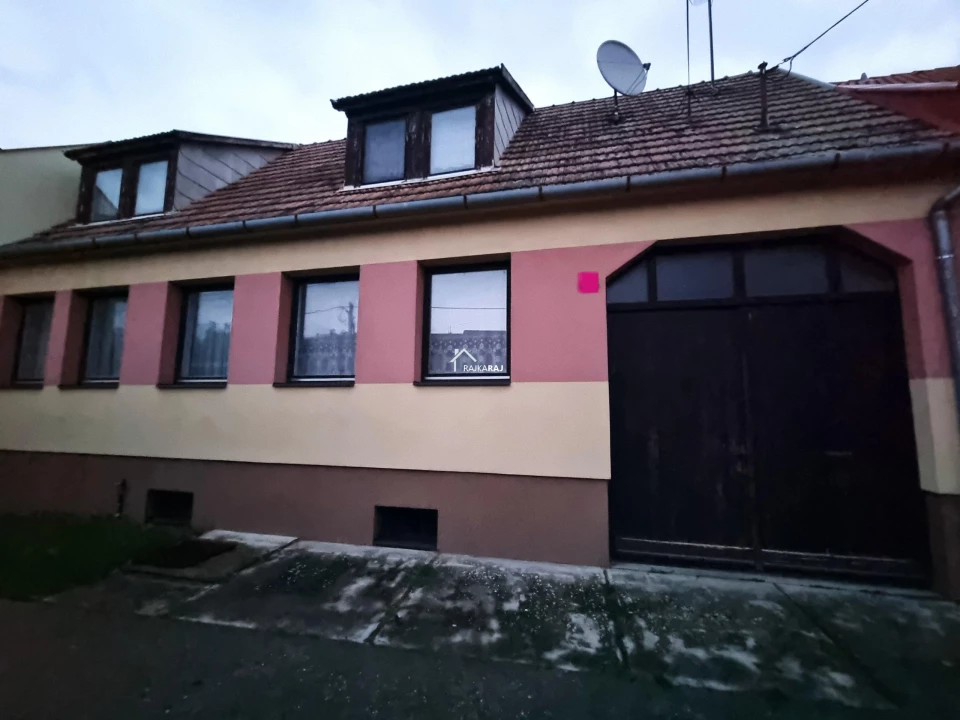 Eladó családi ház, Rajka